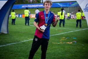 世体：巴萨B队将与19岁美国小将阿德里安-吉尔续约1年