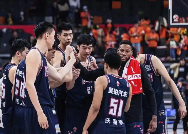 开云移动端-73掀翻11冠王!广东12次失误创新低,主帅临场调整为啥掉链子